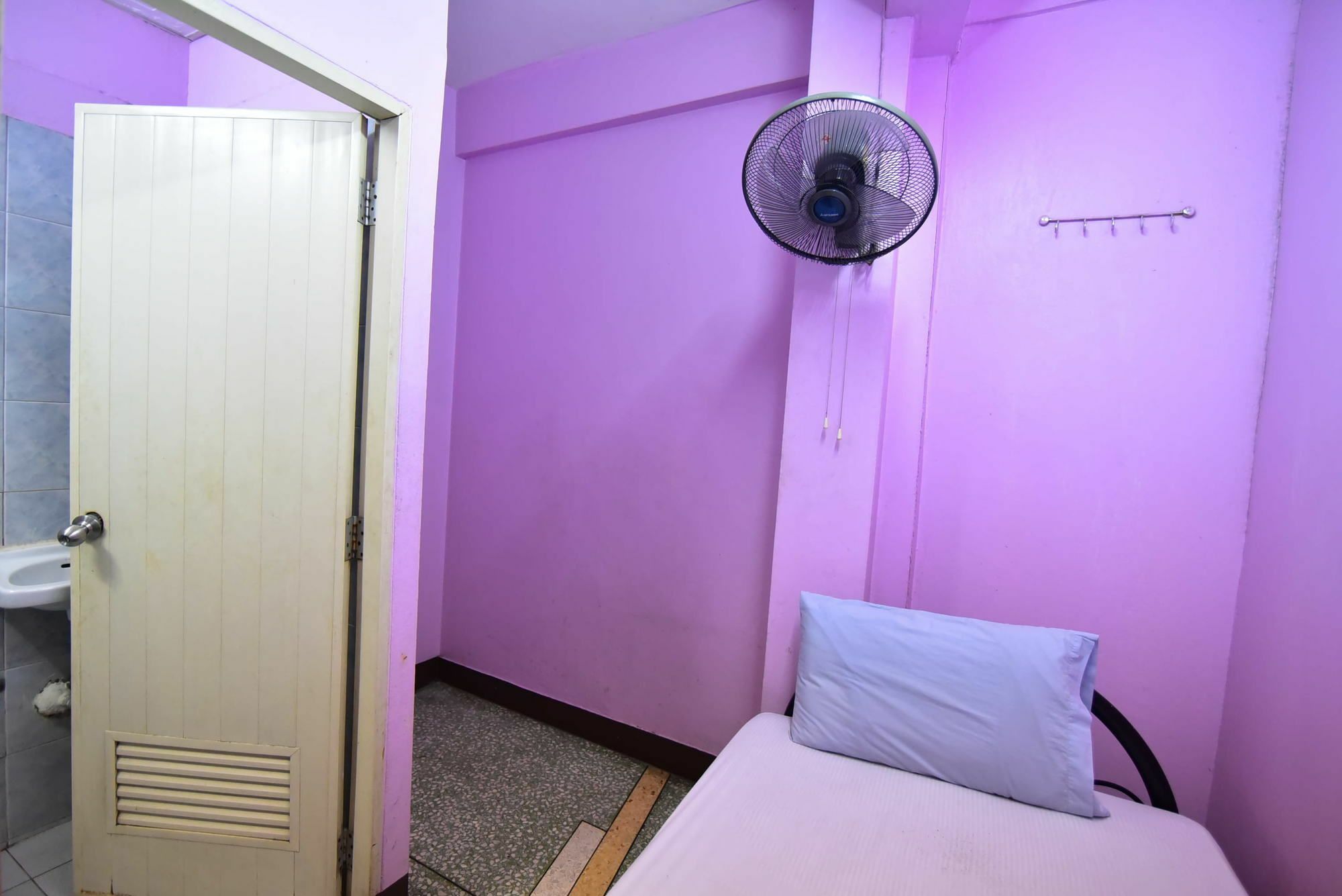 Khaosan Rainbow Hostel Bangkok Exterior photo